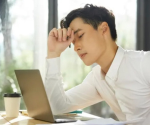 Làm ăn thua lỗ, chồng bắt vợ mượn sổ đỏ nhà ngoại để trả nợ
