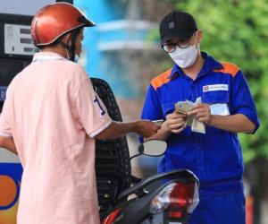 Giá xăng giảm mạnh, về mức thấp nhất từ đầu năm