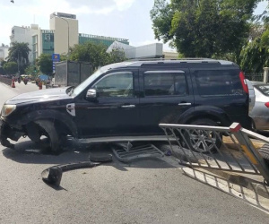 Xế hộp rụng bánh, nhiều người trượt ngã tại quận Tân Phú - TP HCM