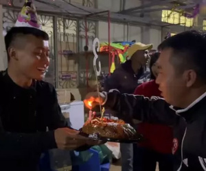Ảnh cận loạt quà cực độc Quang Linh Vlog được tặng ngày sinh nhật