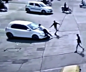 Tài xế hất cảnh sát lên nắp capo 'rong ruổi' hơn 4km gây phẫn nộ
