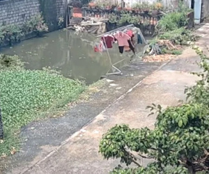 Tình làng nghĩa xóm suýt rạn nứt vì 'thế lực bí ẩn', may có camera làm chứng