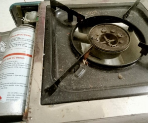 Nổ bếp gas mini tại căng tin trường, 10 học sinh và chủ căng tin bị bỏng