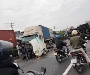 4 xe container đâm liên hoàn trên quốc lộ, 3 người thương vong