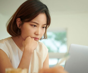 Ngày sinh nhật, mở món quà không đề tên người gửi mà tôi bật khóc