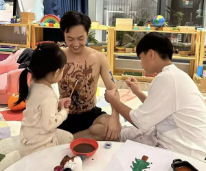 Cường Đô La chiều con hết nấc, ngồi im để các bé 'xăm hình'