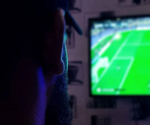 Thức xem World Cup suốt một tuần, thanh niên bị liệt luôn cơ mặt