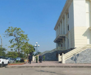 Tưới xăng châm lửa đốt tại trụ sở toà án tỉnh, cụ ông 82 tuổi nguy kịch