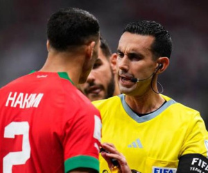 Morocco kiện trọng tài lên FIFA, CĐV đồng lòng đòi đá lại trận bán kết