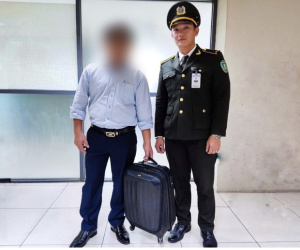 Nam hành khách bỏ quên chiếc vali chứa 500 triệu đồng ở sân bay Nội Bài