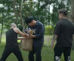 'Mẹ rơm' tập 28: Mô đã nghèo còn gặp phải côn đồ, Khoản sắp biết Hạt Dẻ là con Hào?