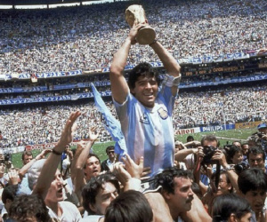 Chuyện kỳ lạ về viên chức trốn việc tới chung kết World Cup, ‘bất tử’ cùng Maradona và mơ cõng Messi