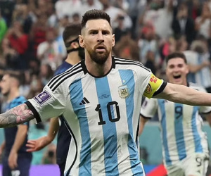 Messi lập 'hat-trick' kỳ vĩ mới chỉ 8 cầu thủ làm được