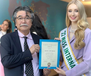 Tân Miss International 2022 có hành động ý nghĩa sau đăng quang, ngài Nawat liền bị xỉa xói