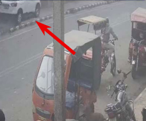 Tài xế bị cả khu phố đánh cho bầm dập vì lái xe lên vỉa hè tông vào ba đứa trẻ