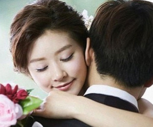 Trai đẹp 'hết đường lui' vì dâng tình cho bà chủ