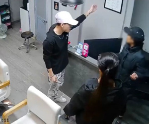 Bà lôi cả con lẫn cháu ra tiệm tóc vì 'cắt 3 sợi tóc' hết 150 nghìn và cái kết 'cảm lạnh'