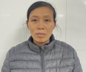 Khởi tố bà mẹ dùng muôi múc canh đánh con ruột tử vong