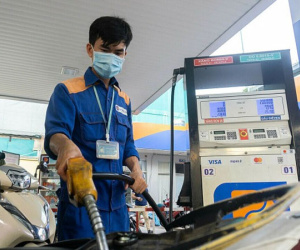 Giá xăng dầu giảm lần thứ tư liên tiếp, xuống dưới 20.000 đồng/lít