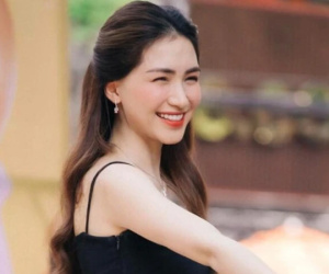 Hết bán hàng online, Hòa Minzy 'chuyển nghề' sang phục vụ, chỉ một chi tiết khiến fan bật cười