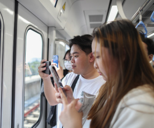 Ảnh: Những hành khách đầu tiên được trải nghiệm tàu Metro số 1 TP.HCM