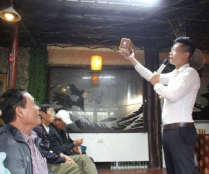 Tham gia 'tour tham quan 0 đồng', nhiều người cao tuổi ở Hà Nội nếm 'trái đắng'