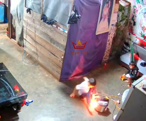 Thót tim với bé trai chuẩn bị cắm cơm thì chiếc nồi tóe lửa vì chập điện