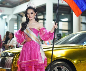 Miss Universe Lào 'chơi lớn', đi siêu xe mạ vàng ra sân bay lên đường sang Mỹ: Vị trí nào cho năm nay?