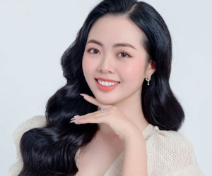 Nhan sắc rạng rỡ 'đốn tim' mọi ánh nhìn cùng thành tích học tập ấn tượng của Tân Hoa khôi UEF 2022