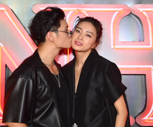 Huy Trần hôn Ngô Thanh Vân trên thảm đỏ 'Thanh Sói'