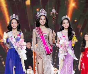 Bố hoa hậu Thanh Thủy: Tôi là kỹ sư điện, vợ nội trợ tiền đâu mua giải cho con