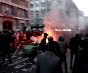 Biểu tình bạo loạn giữa Paris