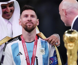 Áo choàng của Messi được hỏi mua với giá hơn 23 tỷ đồng