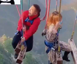 Nam thanh niên sợ độ cao làm nhân viên bảo hộ khu vui chơi mạo hiểm xung phong ra 'cứu khách' và cái kết 'khóc thét'