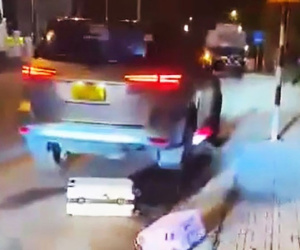 Clip: Tài xế taxi chửi bới, ném vali của khách du lịch gây phẫn nộ ở Đà Lạt