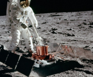 NASA tuyên bố đá mặt trăng đủ oxy cho 8 tỷ người sống