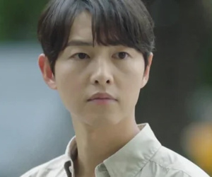 Lập kỷ lục rating, Song Joong Ki vẫn nhận 'bão gạch đá' vì cái kết gây ức chế của Cậu Út Nhà Tài Phiệt