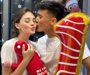 Vợ chồng Bùi Tiến Dũng ăn mặc xuề xòa làm đầy tháng cho con trai