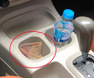 'Bỏ quên' tiền trên ô tô khi đi đăng kiểm và sự im lặng của người trong cuộc