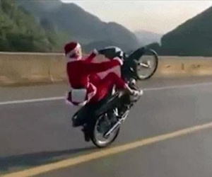 Án nào cho 'ông già Noel' bốc đầu xe máy trên đường ở Thái Nguyên?