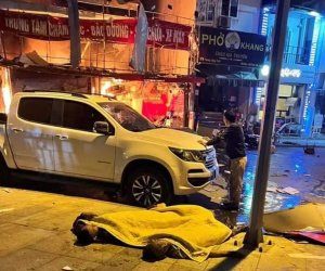 Nhân chứng bàng hoàng kể vụ cháy nổ tiệm sửa xe khiến 4 người bị thương ở Hà Nội
