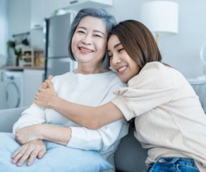 Bật khóc vì biếu mẹ chồng 3 triệu, bà trả lại còn cho thêm 2 triệu