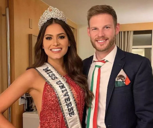 Miss Universe có bầu với phóng viên điển trai?