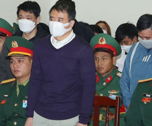 Sau khi trình bày hoàn cảnh gia đình, cựu đại tá biên phòng xin giảm nhẹ hình phạt