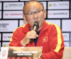 HLV Park nổi nóng, công khai chỉ trích Ban tổ chức AFF Cup 2022 giữa họp báo ĐT Việt Nam - Singapore