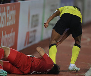 Truyền thông quốc tế ‘bái phục’ trọng tài Sato Ryuji khi cho Việt Nam quả penalty