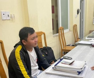 Thua cá độ bóng đá, shipper cướp tiền trong ngân hàng