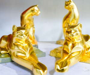 Chiêm ngưỡng linh vật mèo dát vàng 24k 'trình làng' Tết Qúy Mão