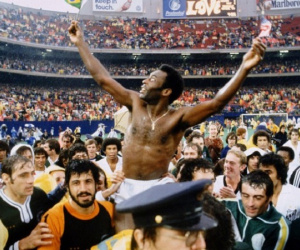 Brazil tuyên bố quốc tang 3 ngày tưởng nhớ Pele, cầu thủ trên tài Maradona, Cruyff, Zidane, Ronaldo, Messi