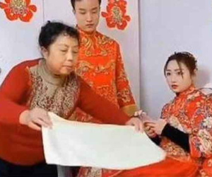 Ấm ức vì nhà gái đòi sính lễ 1 tỷ, mẹ chồng mang khăn trắng trải xuống giường tân hôn ngay trước ánh mắt ngỡ ngàng của con dâu